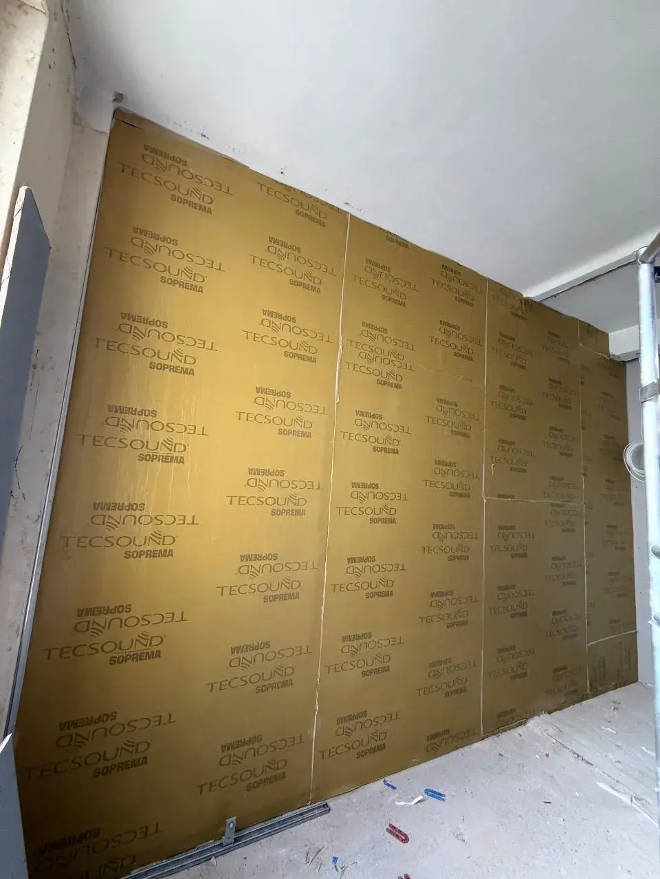 High-performance board wall